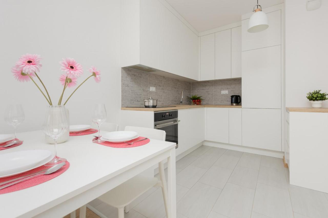 Warsaw Ulrychow Apartment With Parking By Renters Exteriér fotografie