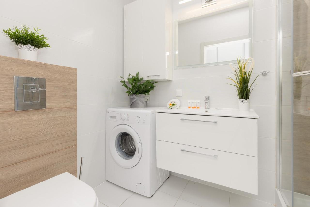 Warsaw Ulrychow Apartment With Parking By Renters Exteriér fotografie