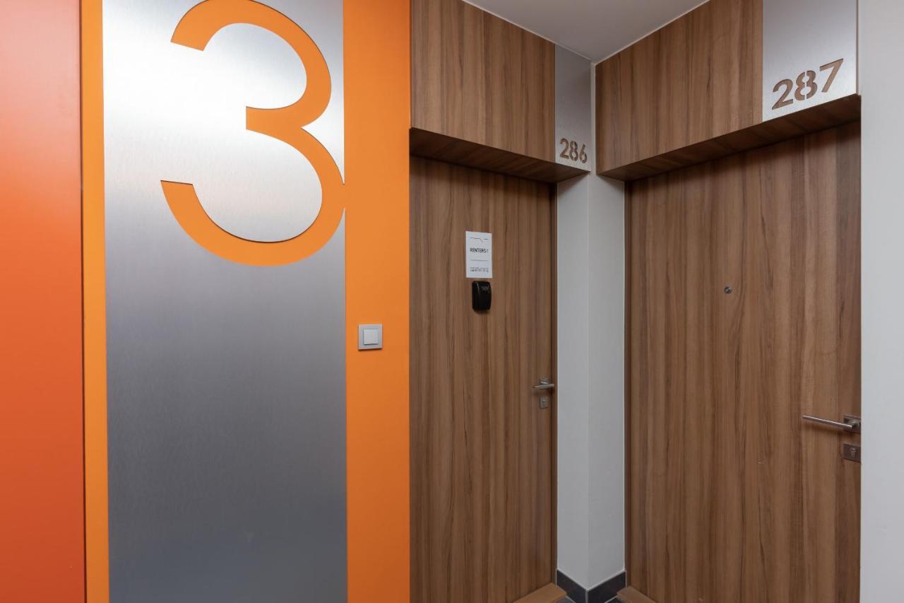 Warsaw Ulrychow Apartment With Parking By Renters Exteriér fotografie